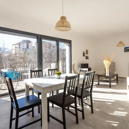 Au Calme Des Sommets - Vue Montagne Apartment Embrun Exterior photo